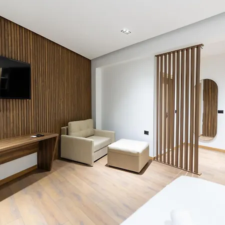 Tragjasi Otel Orikum