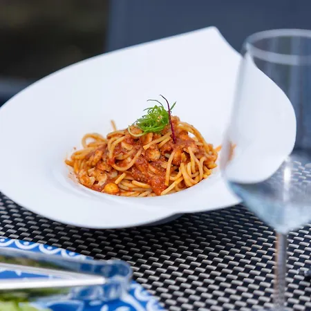 Tragjasi Otel Orikum